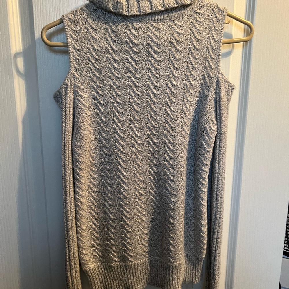 sweater - Picture 2 of 3